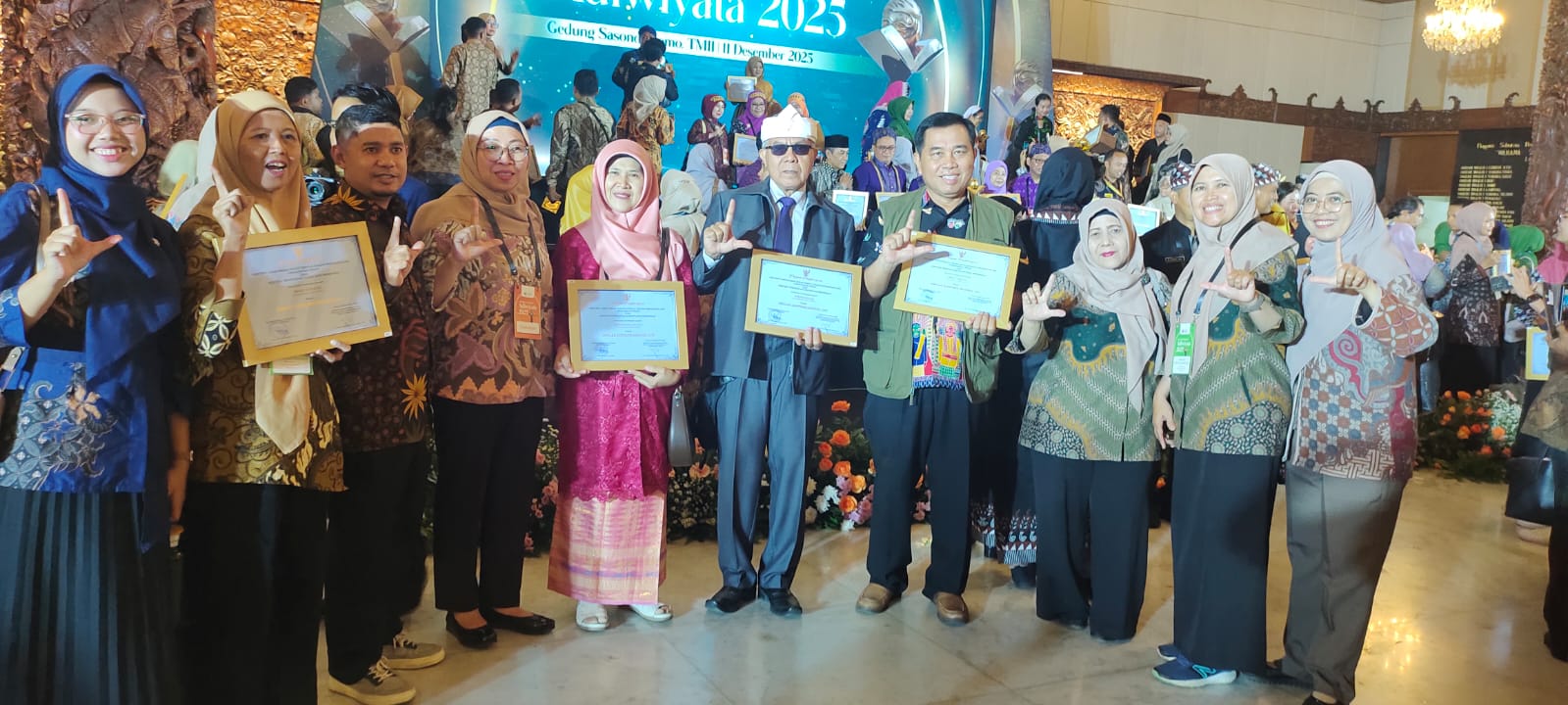 Kota Bekasi - Menteri Lingkungan Hidup dalam acara penganugerahan di Gedung Sasono Utomo, Taman Mini Indonesia Indah, Jakarta, Rabu (10/12/2025). Foto: Ist/Gobekasi.id.