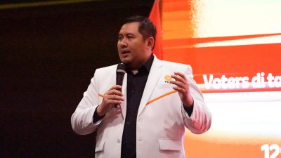 Kota Bekasi - Ketua DPD PKS Kota Bekasi, Fendaby Surya saat pidato politik dalam agenda Rakerda PKS Kota Bekasi di Lagoon Avenue Mall Bekasi, Minggu (14/12/2025). Foto: Ist/Gobekasi.id.