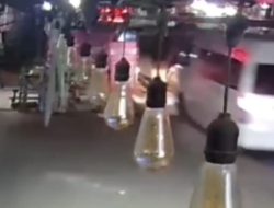 Diduga Mengantuk, Hiace Tabrak Pemotor dan Gerobak Mie Ayam di Cikarang Selatan