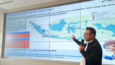 Kota Bekasi - General Manager PGN SOR II, Iwan Yuli Widyastanto, saat memberikan pemaparan dalam kegiatan Media Visit bersama awak media lokal Bekasi dan Karawang yang berlangsung di Kantor PGN Area Bekasi, Senin (15/12/2025). Foto: Gobekasi.id.