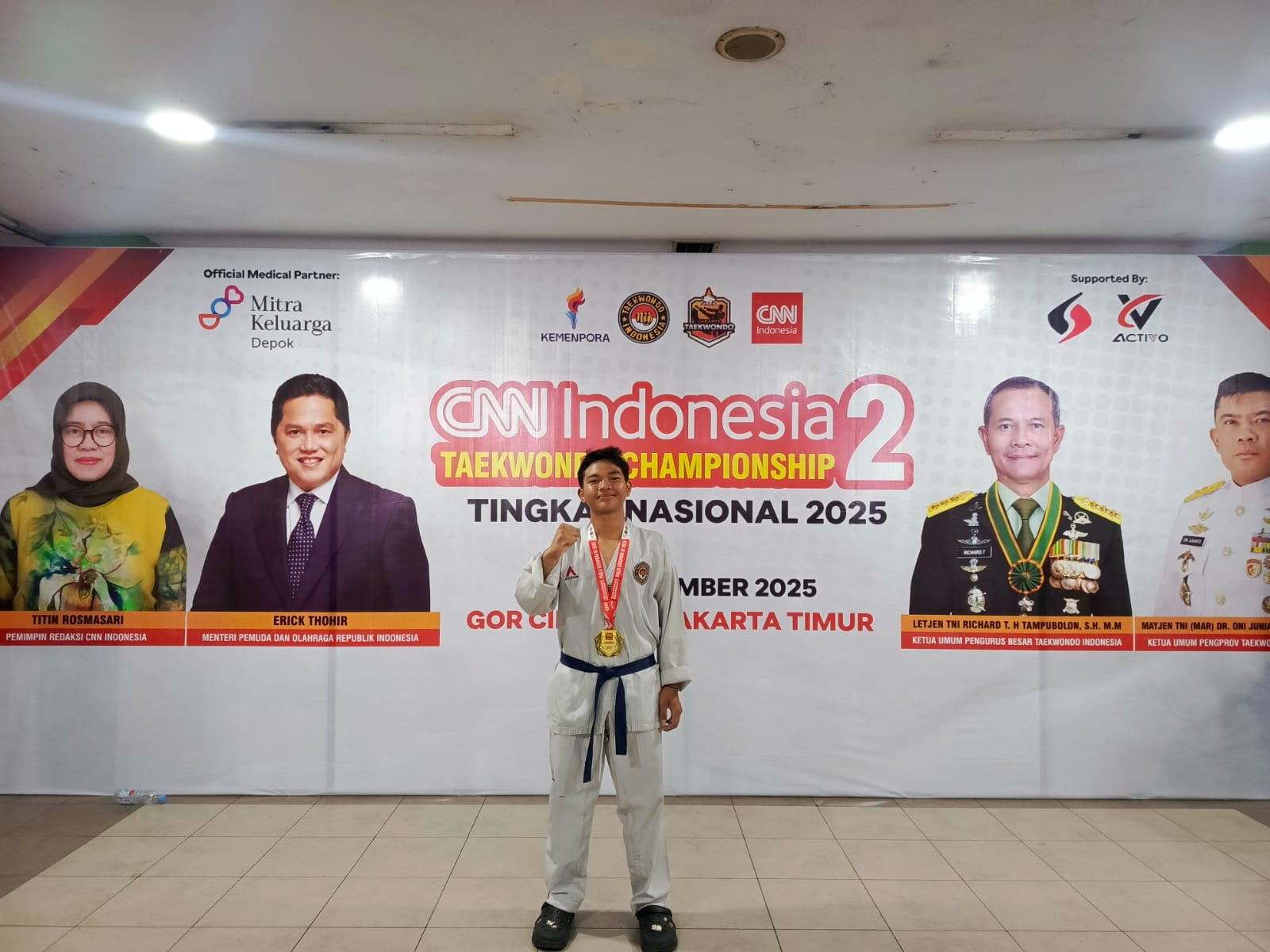 Kabupaten Bekasi - Abigail berhasil meraih medali emas pada ajang CNN Indonesia Taekwondo Championship 2 tingkat nasional 2025 yang digelar di GOR Ciracas, Jakarta Timur, pada 14–16 November 2025. Foto: Ist/Gobekasi.id.