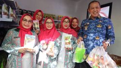 Kota Bekasi - Wali Kota Bekasi meresmikan sentra UMKM binaan Dewan Kerajinan Nasional Daerah (Dekranasda) di Rest Area KM 6B Tol Jakarta–Cikampek. Foto: Ist/Gobekasi.id.