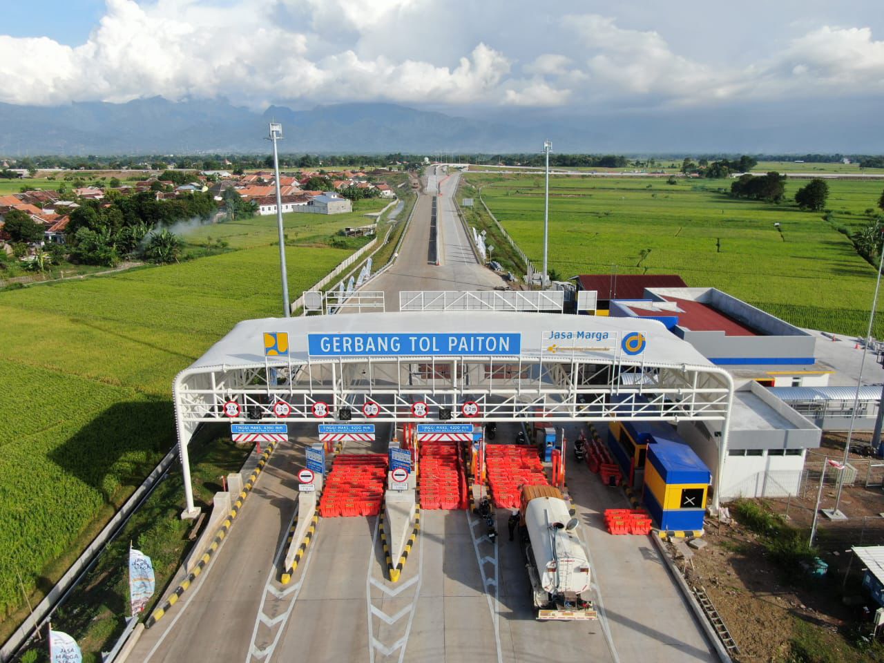 Bekasi - Gerbang Tol Paiton dibuka untuk antisipasi arus Nataru. Foto: Ist