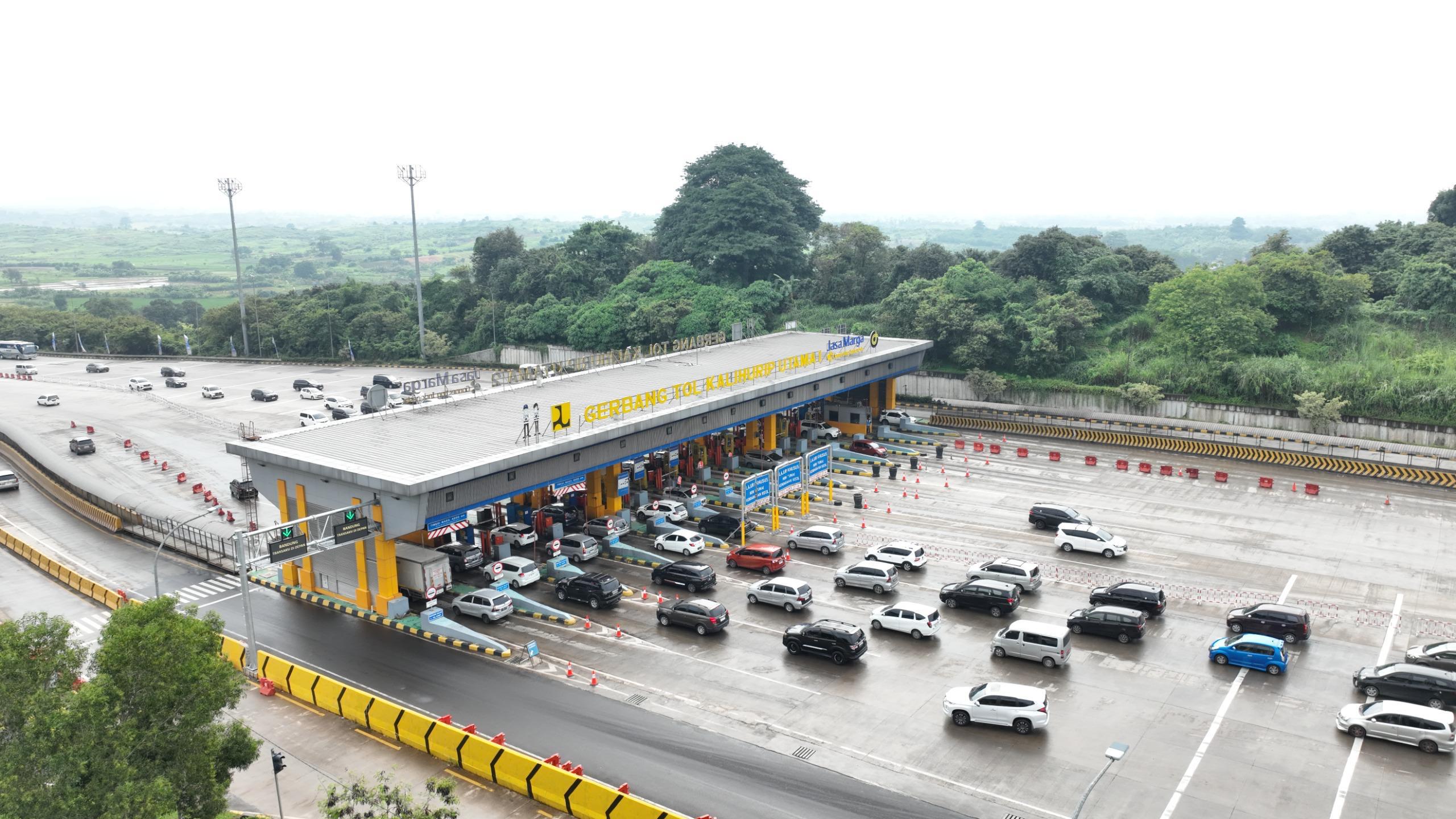 Bekasi - Arus Kendaraan di ruas Tol jelang Nataru 2025/2026. Foto: Ist