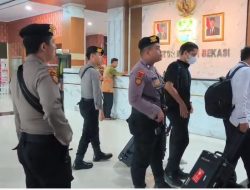 KPK Geledah Ruang Bupati dan Tiga Dinas di Bekasi Selama Lima Jam, Keluar Bawa Berkas dalam Koper