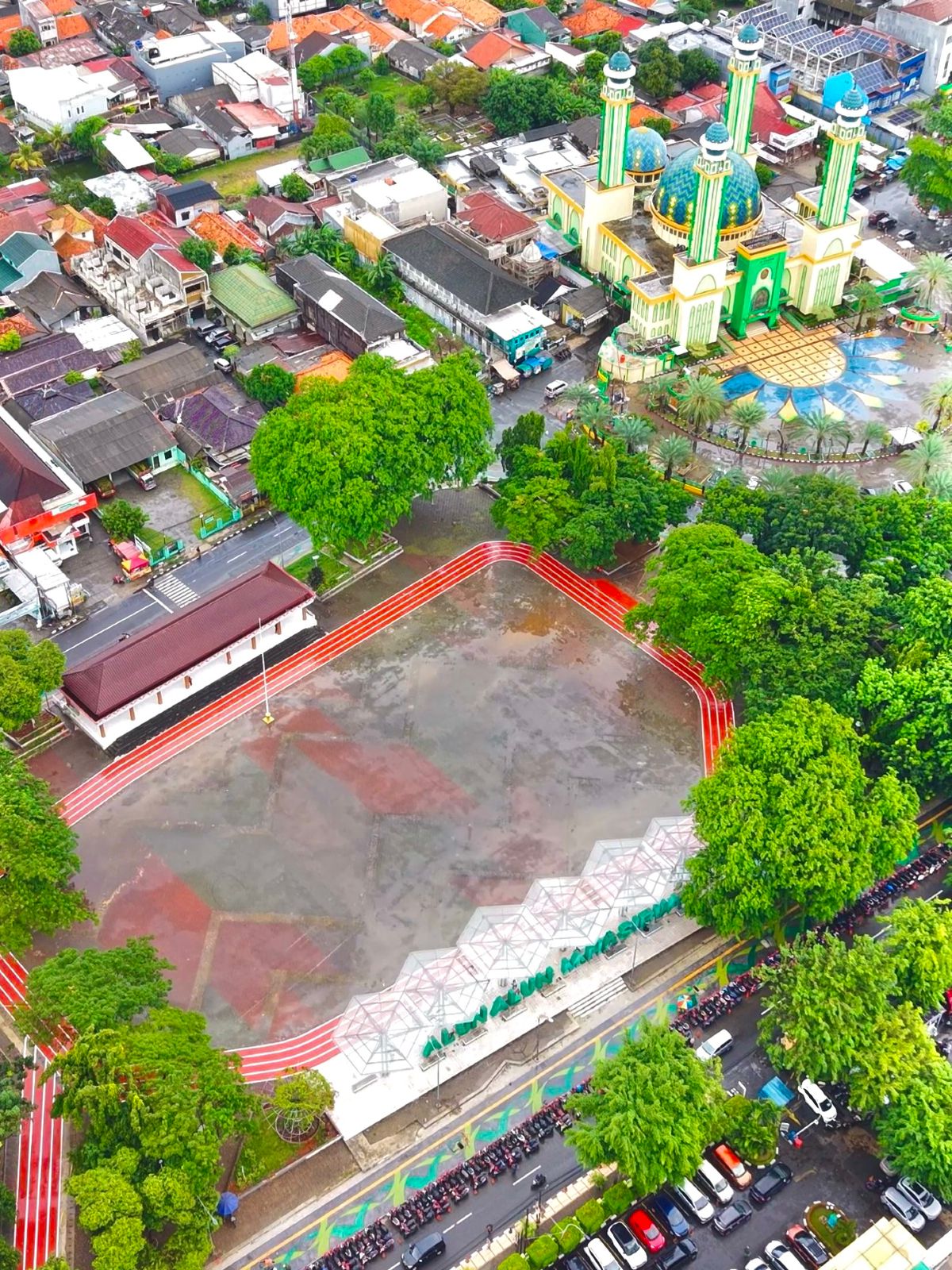 Kota Bekasi - Foto udara penampakan Jogging Track Alun-Alun M. Hasibuan yang pembangunannya telah rampung. Foto: Ist/Gobekasi.id.