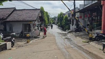 Kota Bekasi - Kondisi terkini di Perumahan Jatibening permai yang sempat terendam banjir setinggi 130 cm kini berangsur surut, Jumat (26/12/2025). Foto: Septian/Gobekasi.id.,