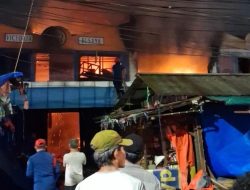 Lima Ruko Terbakar di Malam Natal, Damkar Bekasi Ungkap Penyebabnya