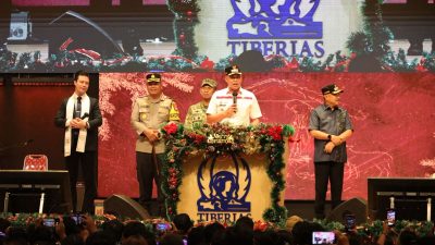 Kota Bekasi - Wali Kota Bekasi Tri Adhianto saat menghadiri perayaan Natal di Gereja Tiberias, Bekasi, Kamis (25/12/2025). Foto: Ist/Gobekasi.id.