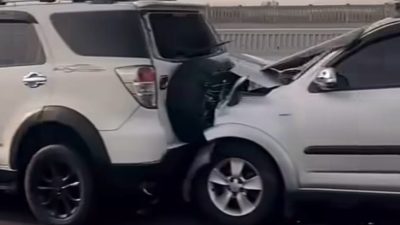 Bekasi - Kecelakaan beruntun di Tol MBZ, Sabtu (27/12/2025) pagi. Foto: Ist/Gobekasi.id.