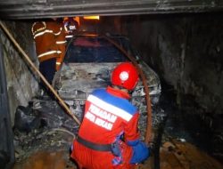 Api Lahap Rumah Dua Lantai di Jakasampurna, Mobil di Garasi Tak Terselamatkan