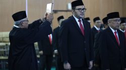 Kota Bekasi - Sumpah jabatan jajaran Pejabat Pimpinan Tinggi Pratama, Administrator, Pengawas, serta Pejabat Fungsional Tertentu di lingkungan Badan Perencanaan Pembangunan, Riset dan Inovasi Daerah (Bapperida), di Aula Nonon Sonthanie, Rabu (31/12/2025). Foto: Ist/Gobekasi.id.