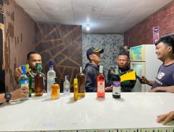 Aparat Kecamatan Jatiasih Tutup Toko Penjual Miras Usai Aduan Warga