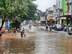 Ada Genangan di Bintara, Arus Lalu Lintas Tersendat