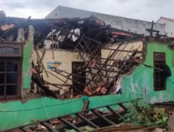 Rumah di Bekasi Rusak Berat Diterjang Angin Kencang