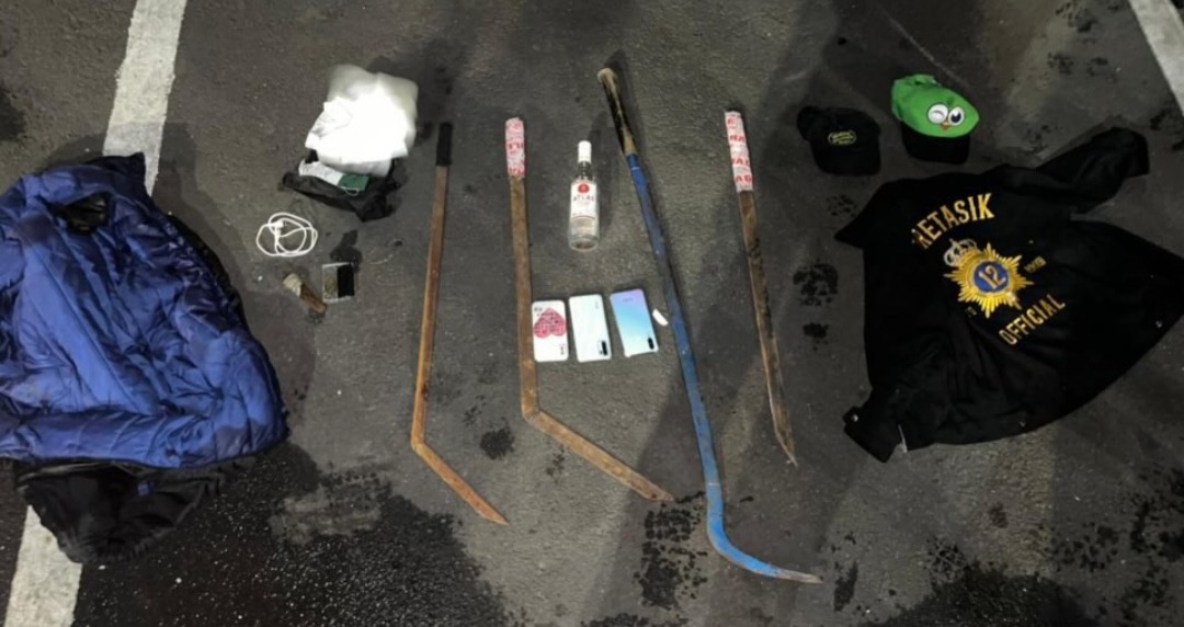 Kota Bekasi - Barang bukti dari pada pemuda yang disitia Tim Patroli Perintis Presisi Polres Metro Bekasi Kota. Foto: Ist/Gobekasi.id.