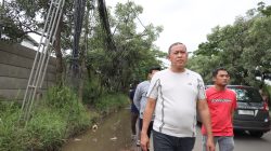 Kota Bekasi - Wali Kota Bekasi Tri Adhianto melakukan inspeksi mendadak penataan ducting kabel dan reklame di kawasan Cipendawa, Kecamatan Jatiasih, Minggu (4/1/2026). Foto: Ist/Gobekasi.id.
