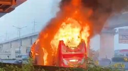 Bus Terbakar di Tol Jakarta–Cikampek Arah Cikampek