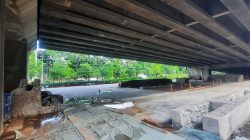 Kota Bekasi - Tahap pembangunan Skatepark di bawah flyover KH.Noer Ali-kawasan Summarecon, Jalan Ahmad Yani, Bekasi Selatan. Foto: Septian/Gobekasi.id.