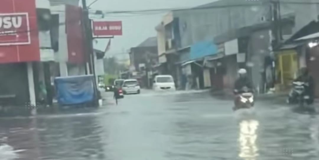 Kabupaten Bekasi - Banjir di Kabupaten Bekasi, Senin (12/1/2026). Foto: Ist/Gobekasi.id.
