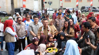 Kota Bekasi - Wakil Wali Kota Bekasi Harris Bobihoe saat melakukan peresmian Taman Sakura di Bekasi Barat. Foto: Ist/Gobekasi.id.