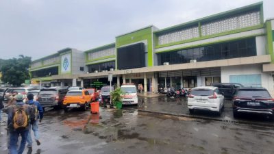 Kota Bekasi - Suasana di depan RSUD CAM Kota Bekasi. Foto: Septian/Gobekasi.id.
