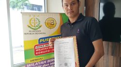 Kota Bekasi - Seorang warga Kota Bekasi, Aditya Ihza Mahendra, resmi melaporkan Wali Kota Bekasi dan jajaran direksi PT Mitra Patriot ke Kejaksaan Agung RI dan Bareskrim Polri. Foto: Ist/Gobekasi.id.