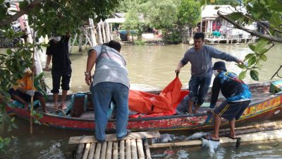 Kabupaten Bekasi - Jasad bocah 7 tahun yang tenggelam di Kali Jambe ditemukan di Muara Gembong, Jumat (16/1/2026). Foto: Ist/Gobekasi.id.
