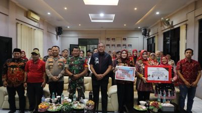 Kota Bekasi - Wali Kota Bekasi, Tri Adhianto dalam menerima laporan penggalangan dana korban banjir di Kecamatam Bekasi Timur, Sabtu (17/1/2026). Foto: Ist/Gobekasi.id.