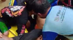 Kota Bekasi - Evakuasi remaja yang tenggelam usai berenang di lapangan Desa Bojongsari, Kecamatan Kedungwaringin, Kabupaten Bekasi, Senin (19/1/2026). Foto: Ist/Gobekasi.id.