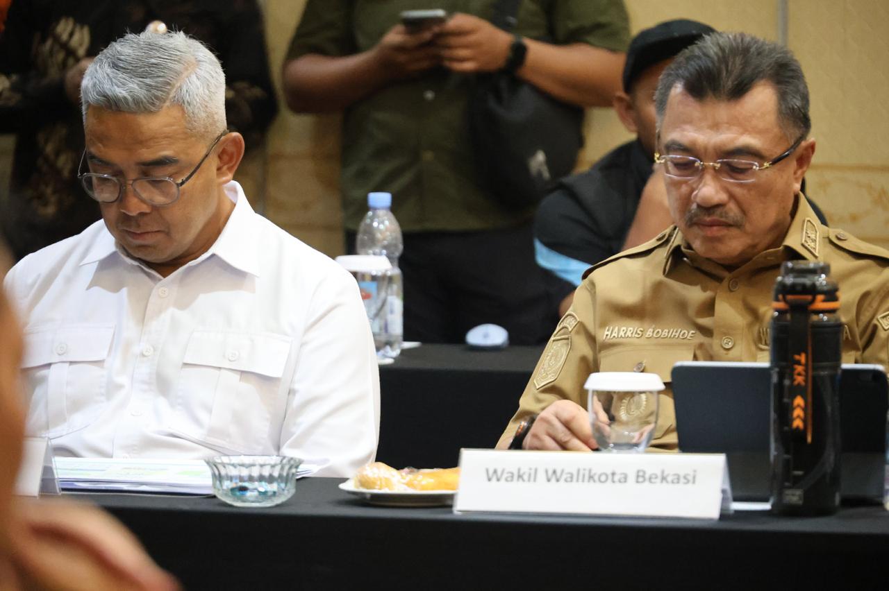 Kota Bekasi - Wakil Wali Kota Bekasi Abdul Harris Bobihoe dalam Forum Diskusi Aktual bertajuk Strategi Pengelolaan Kawasan Stadion Sepak Bola di Daerah Berbasis Pemberdayaan UMKM, Rabu (21/1/2026). Foto: Ist/Gobekasi.id.