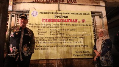 Kota Bekasi - Wali Kota Bekasi, Tri Adhianto meninjau aktivitas perdagangan daging di Pasar Baru, Kamis (22/1/2026). Foto: Ist/Gobekasi.id.