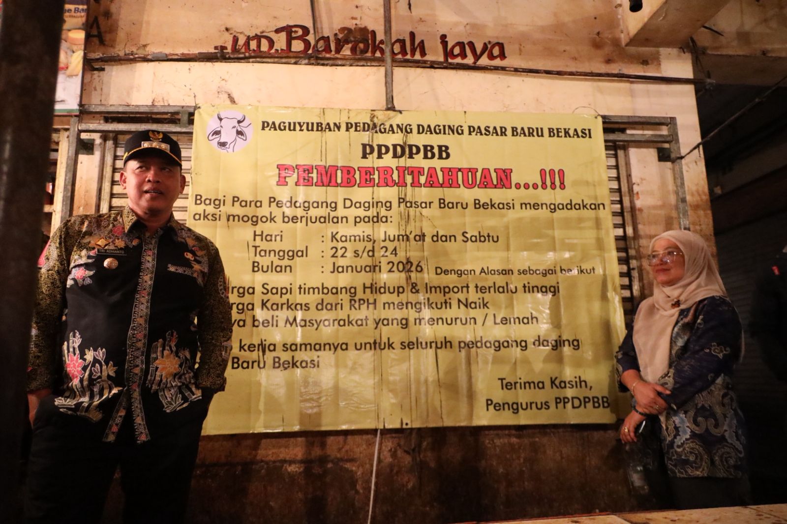 Kota Bekasi - Wali Kota Bekasi, Tri Adhianto meninjau aktivitas perdagangan daging di Pasar Baru, Kamis (22/1/2026). Foto: Ist/Gobekasi.id.