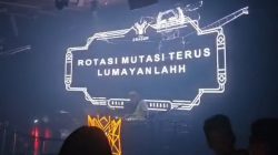 Kota Bekasi - Tangkapan layar video sebuah klub malam di Bekasi menampilkan teks menyindir birokrasi soal isu rotasi mutasi. Foto: Ist/Gobekasi.id.