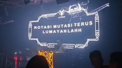 Kota Bekasi - Tangkapan layar video sebuah klub malam di Bekasi menampilkan teks menyindir birokrasi soal isu rotasi mutasi. Foto: Ist/Gobekasi.id.