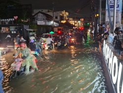 Banjir Rendam Akses Utama Warga, Jalan Pengasinan Padat