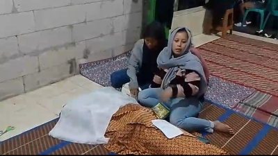 Kota Bekasi - Nurdin (15), remaja Kavling Az-Zahra, Kampung Bulak, Desa Karangasih, Kecamatan Cikarang Utara, Kabupaten Bekasi, meninggal dunia akibat tersengat listrik saat banjir Kamis (22/1/2026) malam. Foto: Ist/Gobekasi.id.