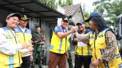Wali Kota dan Wamen PUPR Tinjau Titik Rawan Banjir di Kota Bekasi