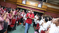 Kota Bekasi - Wali Kota Bekasi Tri Adhianto meresmikan program Sekolah Lansia KUN dalam acara peluncuran yang digelar di Balai Patriot, Kantor Pemerintah Kota Bekasi, Sabtu (24/1/2026). Foto: Ist/Gobekasi.id.