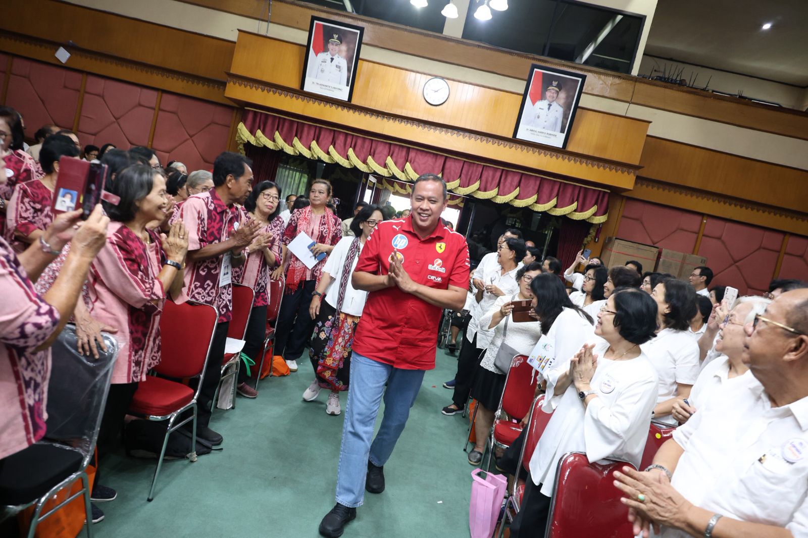 Kota Bekasi - Wali Kota Bekasi Tri Adhianto meresmikan program Sekolah Lansia KUN dalam acara peluncuran yang digelar di Balai Patriot, Kantor Pemerintah Kota Bekasi, Sabtu (24/1/2026). Foto: Ist/Gobekasi.id.