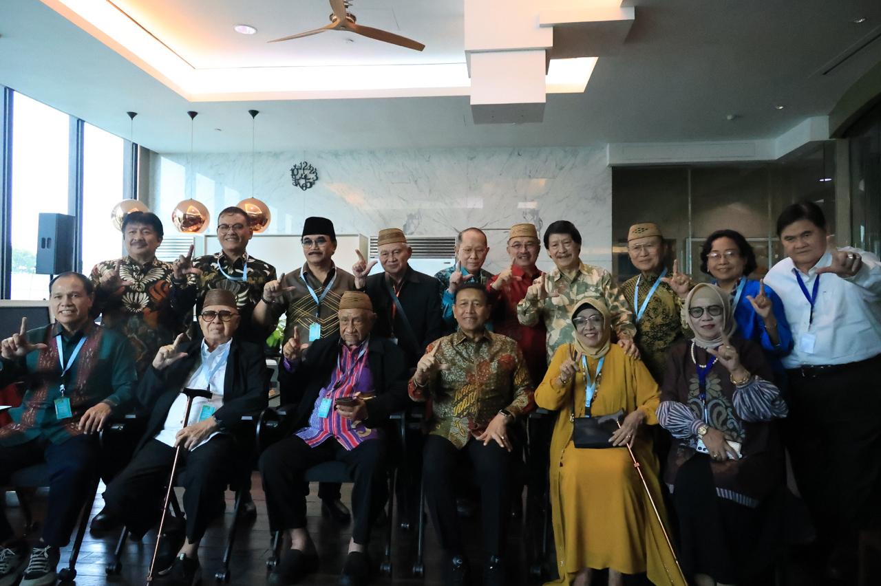 Kota Bekasi - Wakil Wali Kota Bekasi, Abdul Harris Bobihoe, menghadiri Musyawarah Besar (Mubes) IX Huyula Heluma Lo Hulontalo (Lamahu) yang diselenggarakan di Gedung Menara Imperium, Jakarta Selatan. Foto: Ist/Gobekasi.id.