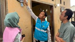 Kota Bekasi - PLN UP3 Bekasi melakukan penyambungan listrik di majelis Ta'lim Bantargebang. Foto: Ist/Gobekasi.id.