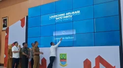 Kabupaten Bekasi - Plt Bupati Bekasi, Asep Surya Atmaja meresmikan layanan digital baru bernama Bekasi One Stop Service (BOSS). Foto: Ist/Gobekasi.id.