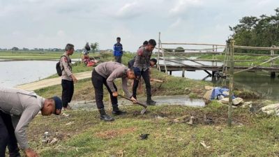 Kabupaten Bekasi - Pembangunan Jembatan Presisi Polda Metro Jaya di Kampung Pintu, Desa Bantar Jaya, Kecamatan Pebayuran, Kabupaten Bekasi. Foto: Ist/Gobekasi.id.