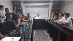 Kota Bekasi - Ketua DPRD Kota Bekasi, Sardi Effendi menrima audensi dari sopir angkot yang terdampak dari peluncuran Bus Trans Beken, Selasa (10/2/2026). Foto: Ist/Gobekasi.id.