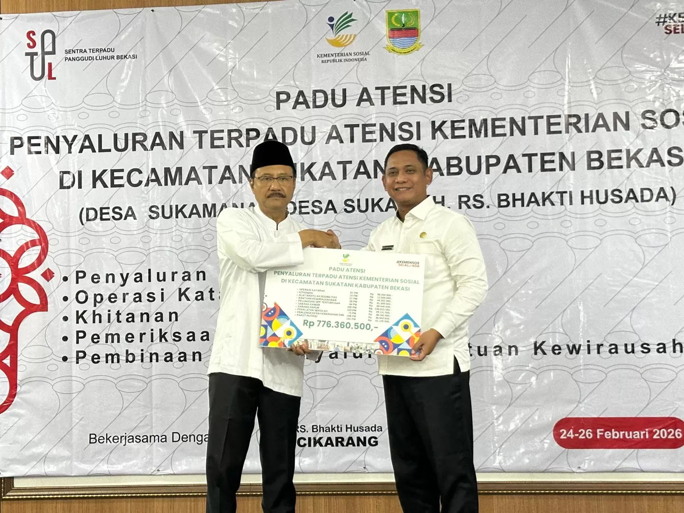Kabupaten Bekasi - Plt Bupati Bekasi Asep Surya bersama Menteri Sosial RI dalam kegiatan Penyaluran Terpadu Asistensi Rehabilitasi Sosial (Atensi) di RS Bhakti Husada, Rabu (25/2/2026). Foto: Ist/Gobekasi.id.