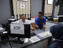 Pelayanan MPP Saat CFD di Bekasi Diminati Warga, Wali Kota Turun Langsung Layani E-KTP