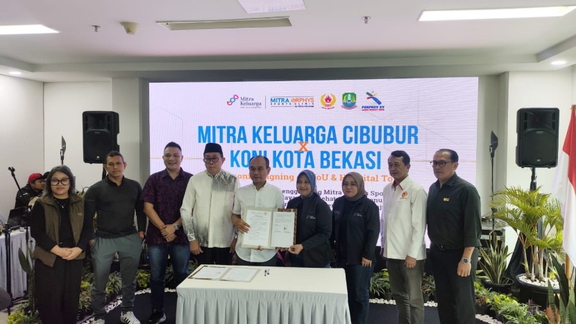 Kota Bekasi - Penandatanganan kerja sama antara Mitra Orphys Sports Clinic (MOSC) dan KONI Kota Bekasi digelar di Rumah Sakit Mitra Keluarga Cibubur, Jumat (13/2/2026). Foto: Ist/Gobekasi.id.