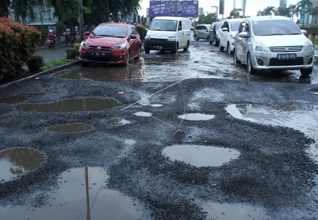 Kabupaten Bekasi - Kondisi Jalan Rusak di Kabupaten Bekasi