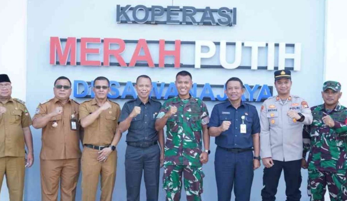 Kabupaten Bekasi - Sekretaris Daerah Kabupaten Bekasi Endin Samsudin saat meresmikan Gerai Koperasi Merah Putih di Desa Wanajaya, Kecamatan Cibitung, Selasa (3/2/2026). Foto: Ist/Gobekasi.id.